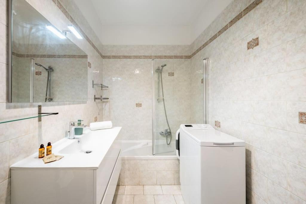 La Villa Julia - Calme - Spacieux - Parking Prive - Climatisation Menton Extérieur photo